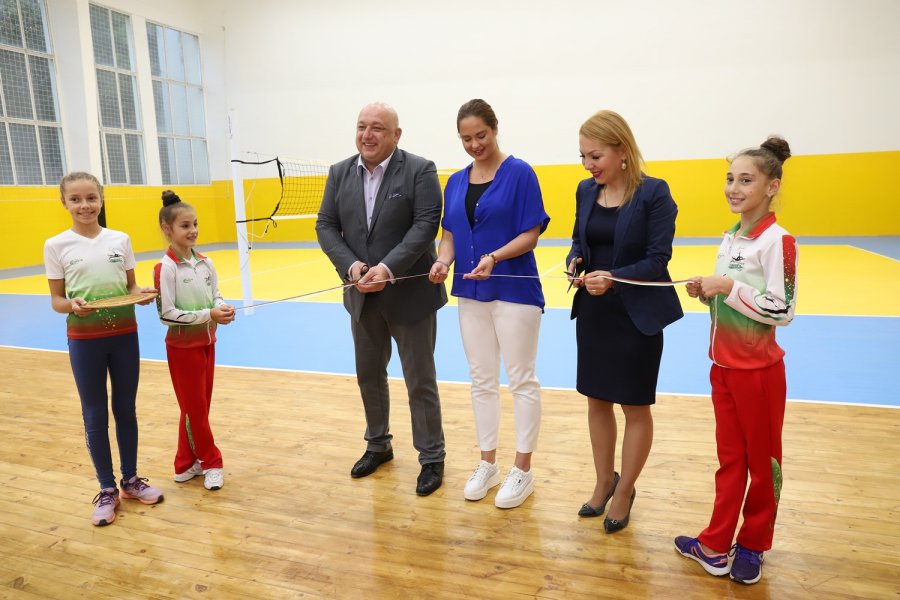 Министър Кралев откри обновената зала Дружба в Перник1
