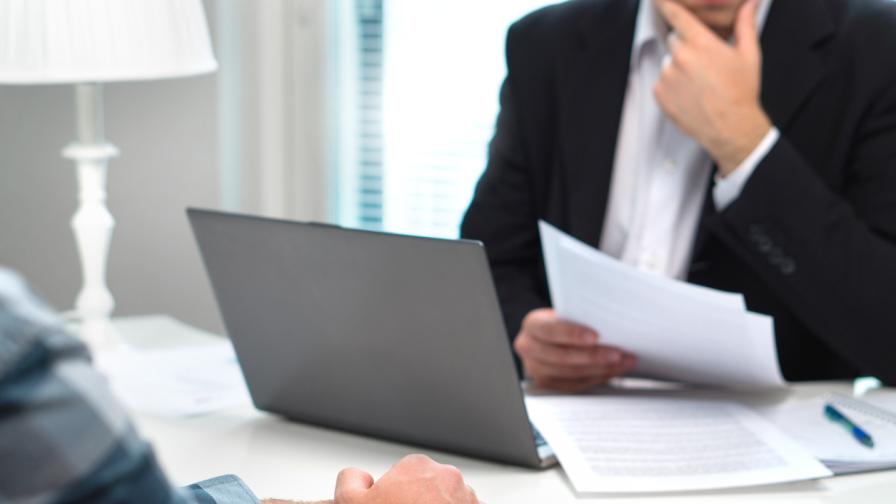 Мярката ще подпомага работодатели, които наемат безработни над 55 години, хора с трайни увреждания и други лица в неравностойно положение