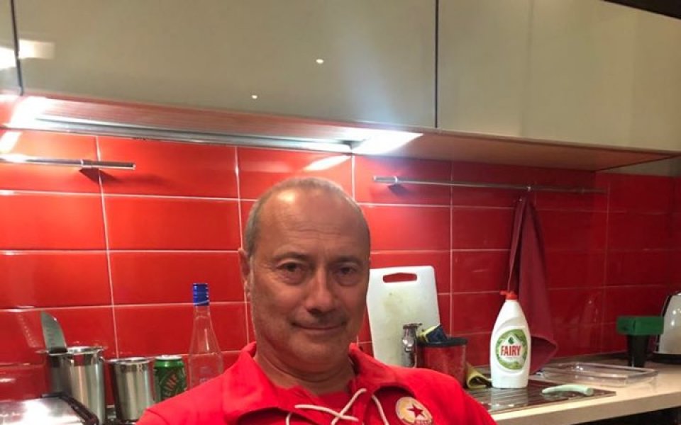 Екипът на GONG.BG се добра до интересна снимка. Заклетият левскар