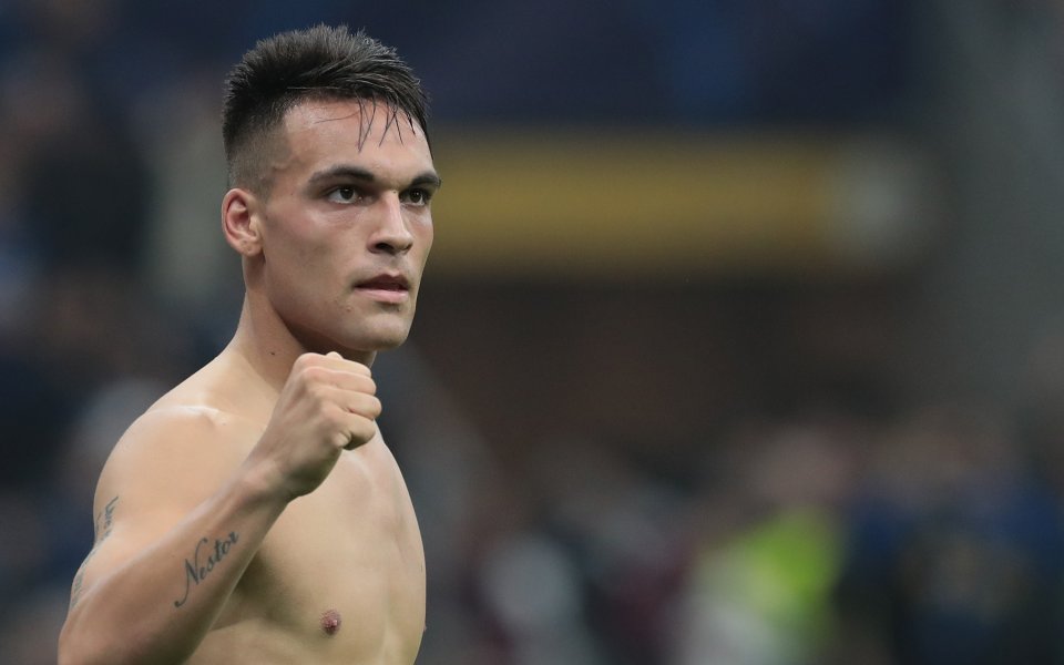 Отборът на Манчестър Юнайтед е влязал в надпреварата за подписа