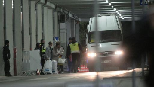  Предаване на изборни бумаги в зала Арена 