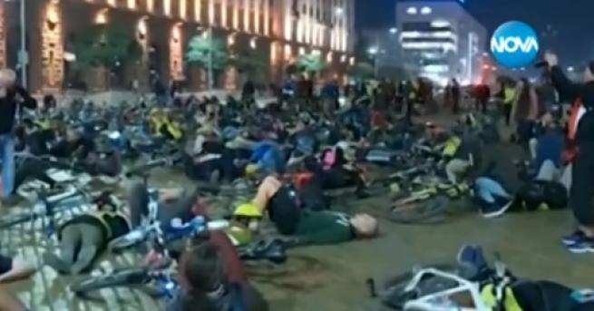 България Велосипедисти на протест пред Министерски съвет Те искат повече