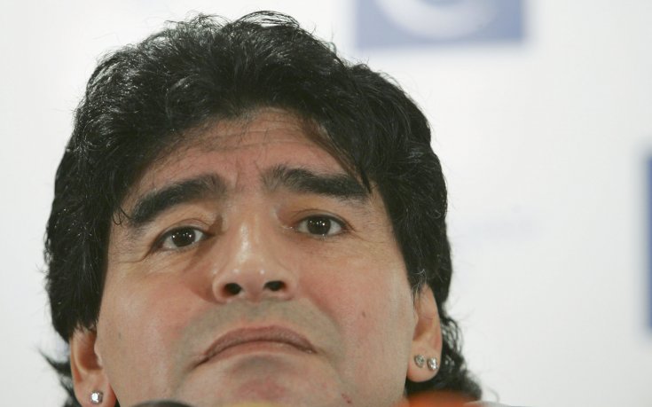 Със сълзи на очите: Марадона призова за помощ