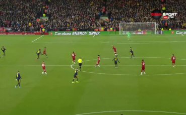 След час игра Ливърпул изравни резултата Влезлият като резерва за