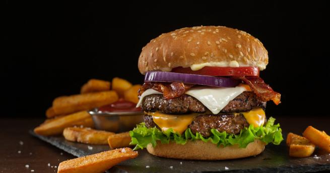 Любопитно Бургер на 10 години е атракция в Исландия Заинтересованите