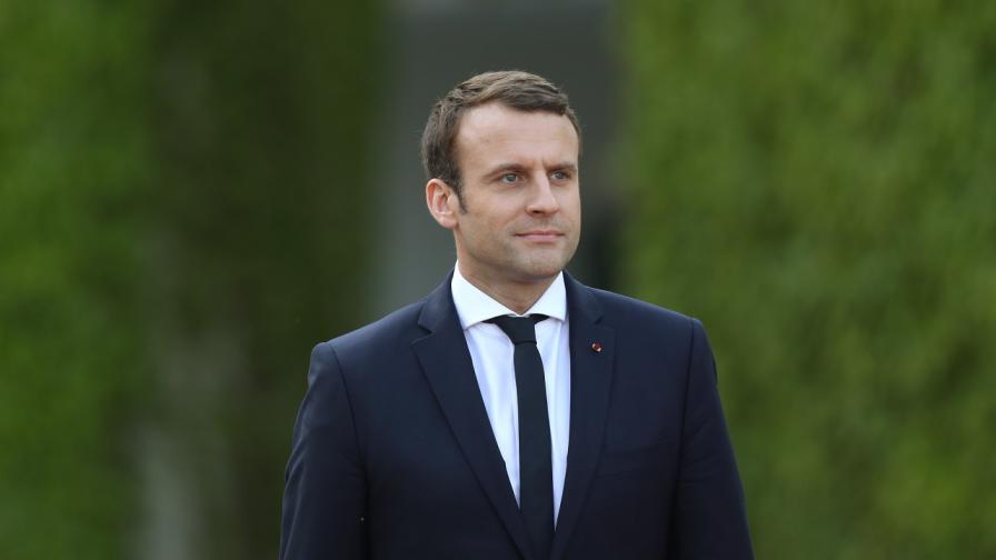 Мъж удари шамар на френския президент Макрон