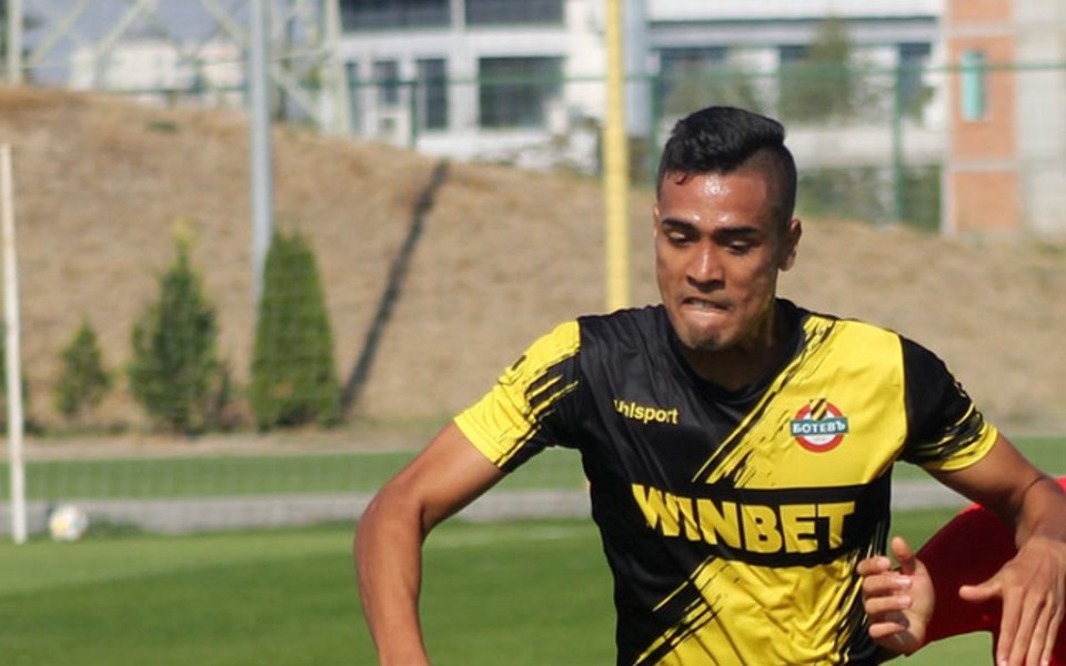 Ботев Пловдив се раздели с Еберт Кардосо. Двете страни прекратиха