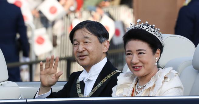 Свят Япония приветства своя император В Токио се проведе тържествен
