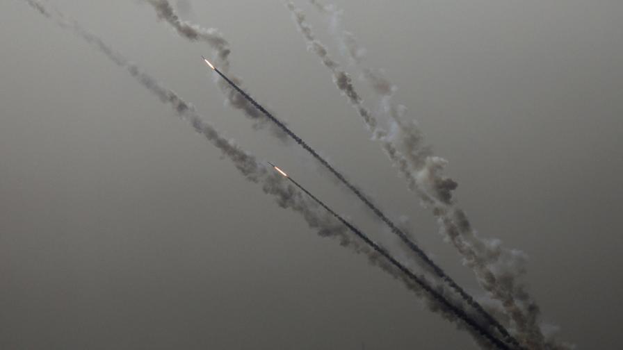 Палестина изстреля десетки ракети срещу Израел
