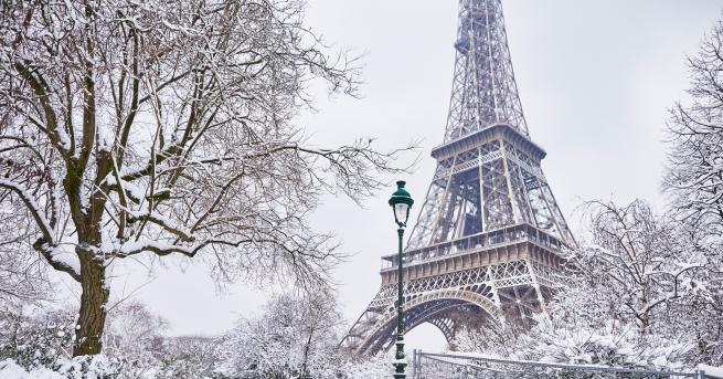 Свят Сняг скова Франция и уби човек 300 000 домакинства