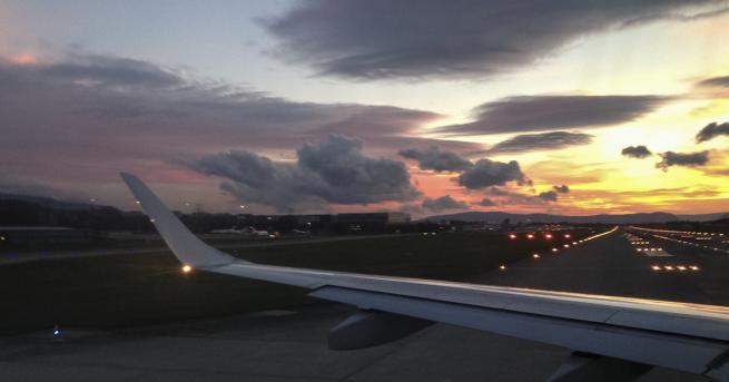 Свят Мъртво дете е открито в колесника на самолет в