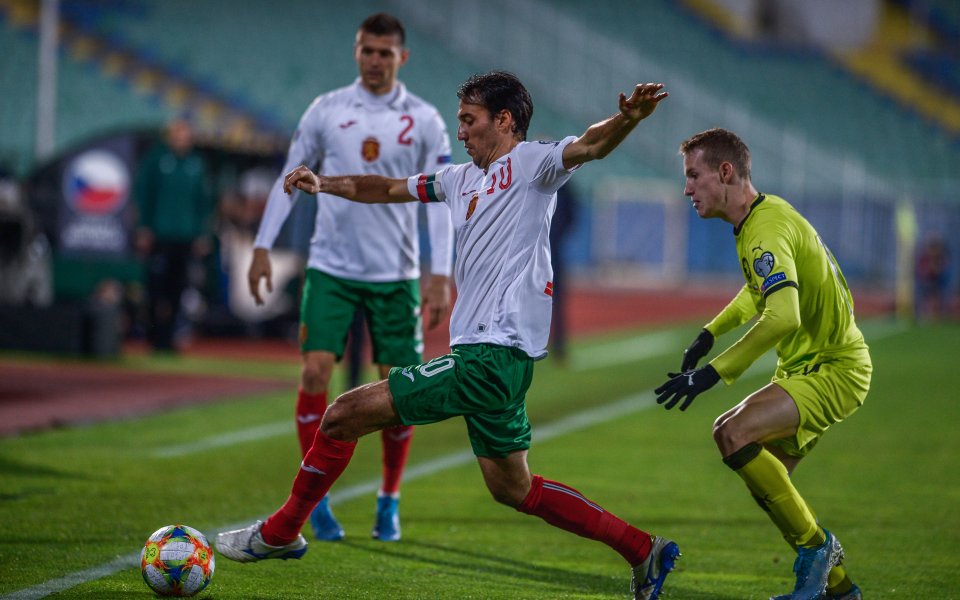 Капитанът на националния отбор на България - Ивелин Попов, обяви