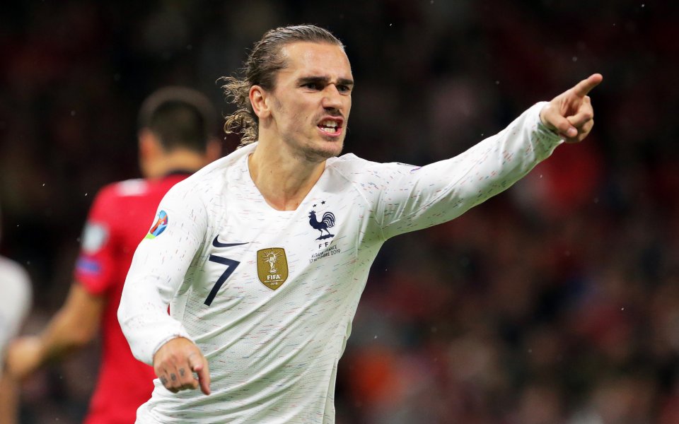 Отборът на Франция постигна комфортна победа с 2:0 при гостуването