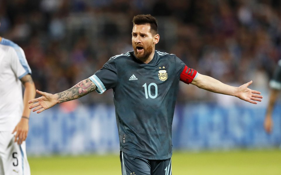 Нападателят на Уругвай Единсон Кавани е отправил закани за бой