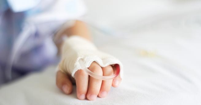 България Момиченце едва не умря заради разкарване между болници След