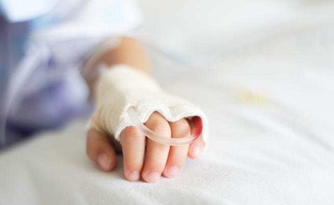 Момиченце едва не умря заради разкарване между болници