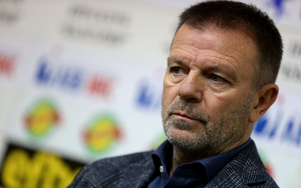 Неяснотите около казахстанския Кайсар може да доведат до преждевременната раздяла