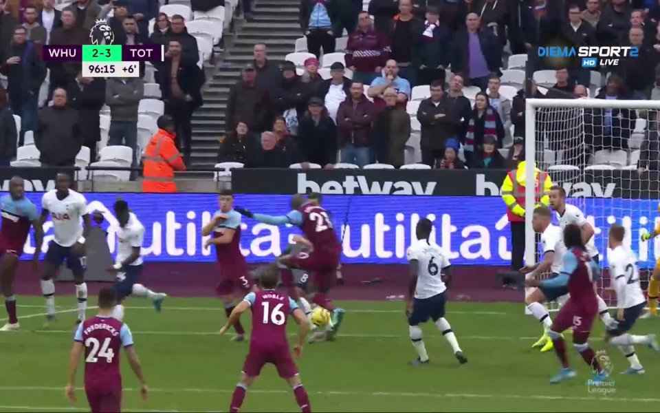 В добавеното време Робърт Снодграс изпълни центриране от ъглов удар,