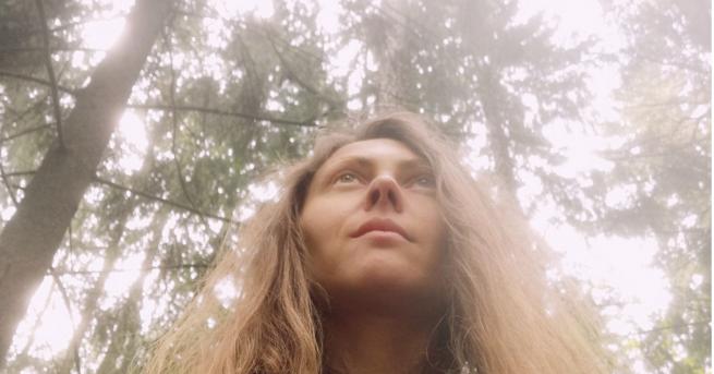 Вдъхновени истории Лора която беше призована от Северното сияние Лора