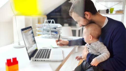  <p>Подкрепят&nbsp;ли работодателите чиновниците си в ролята им на родители</p> 