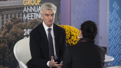  Хуберт Кото </div>

</article>
<style>
.youtube{
  width:100%;height:500px;
}
@media only screen and (max-width: 600px) {
.youtube {
    height:250px;
  }
}
</style>
<div style=