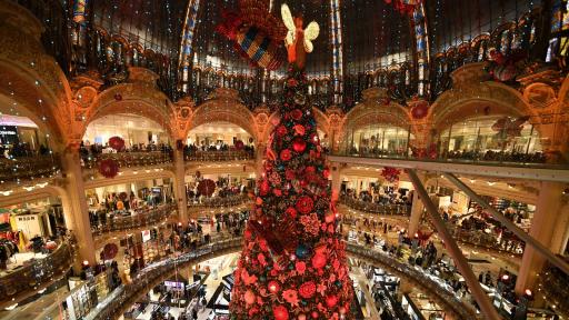  <p><strong>Париж</strong> свети в <strong>коледна</strong> одеждa (СНИМКИ)</p> 