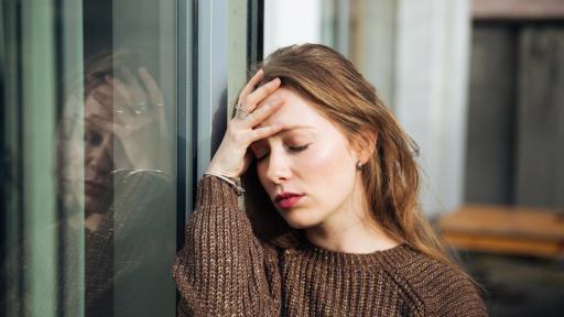  <p><strong>8 храни</strong>, които могат да ни оказват помощ в битката с <strong>мигрената</strong></p> 