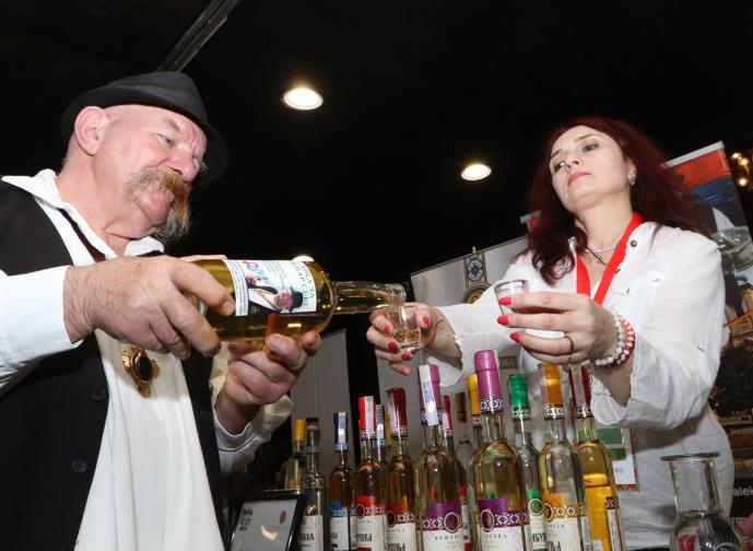  ракия фест спиртни питиета коняк узо ципуро 