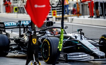 Пилотът на Мерцедес Люис Хамилтън стартира първата свободна тренировка за