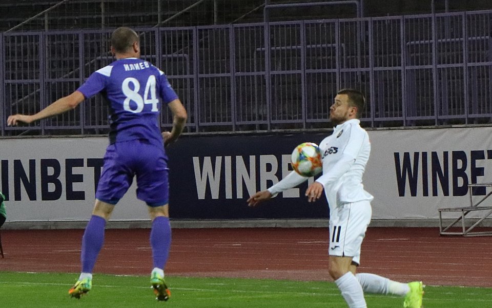 Италианският Кремонезе иска да си върне халфа на Славия Радослав