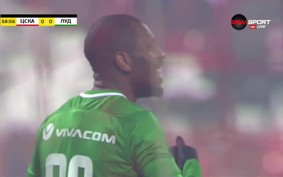 В 59-ата минута на двубоя между ЦСКА и Лудогорец, гостите