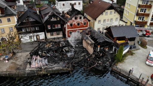  <p>Пожар унищожи къщи в приказния Халщат</p> 