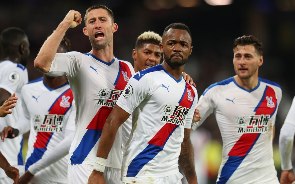 Защитниците на Кристъл Палас Скот Дън и Гари Кейхил ще