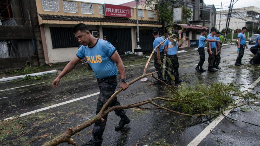Проливни дъждове причиниха наводнения и свлачища във Филипините, има загинали