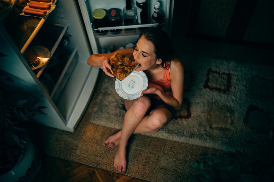 жена храна хладилник