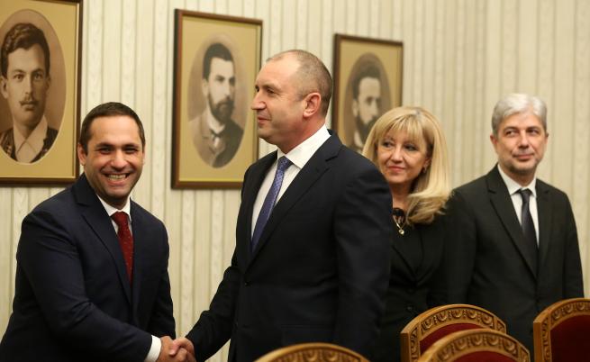  Румен Радев се срещна с министрите на околната средаи водитв Нено Димов, на стопанската система Емил Караниколов, на РРБ Петя Аврамова, и други по отношение на рецесията във водния бранш. 