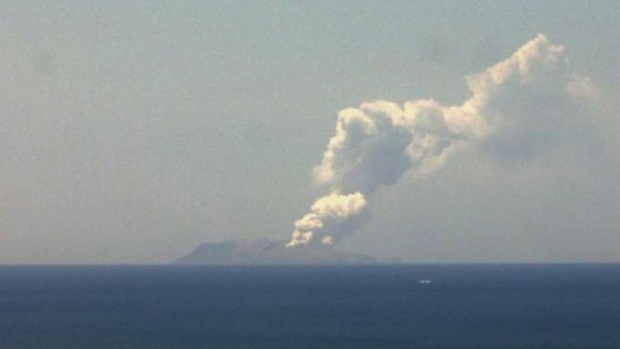  Изригна вулкан в Нова Зеландия, има ранени 