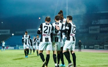 Носителят на купата на България по футбол Локомотив Пловдив продължава