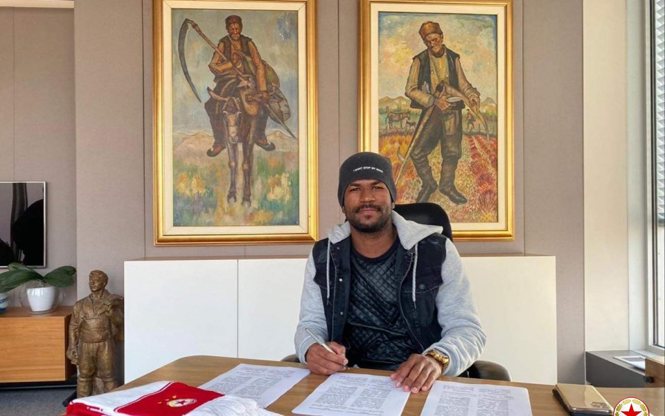 ЦСКА продължи договора на бразилеца Жеферсон Телес. Преди да се