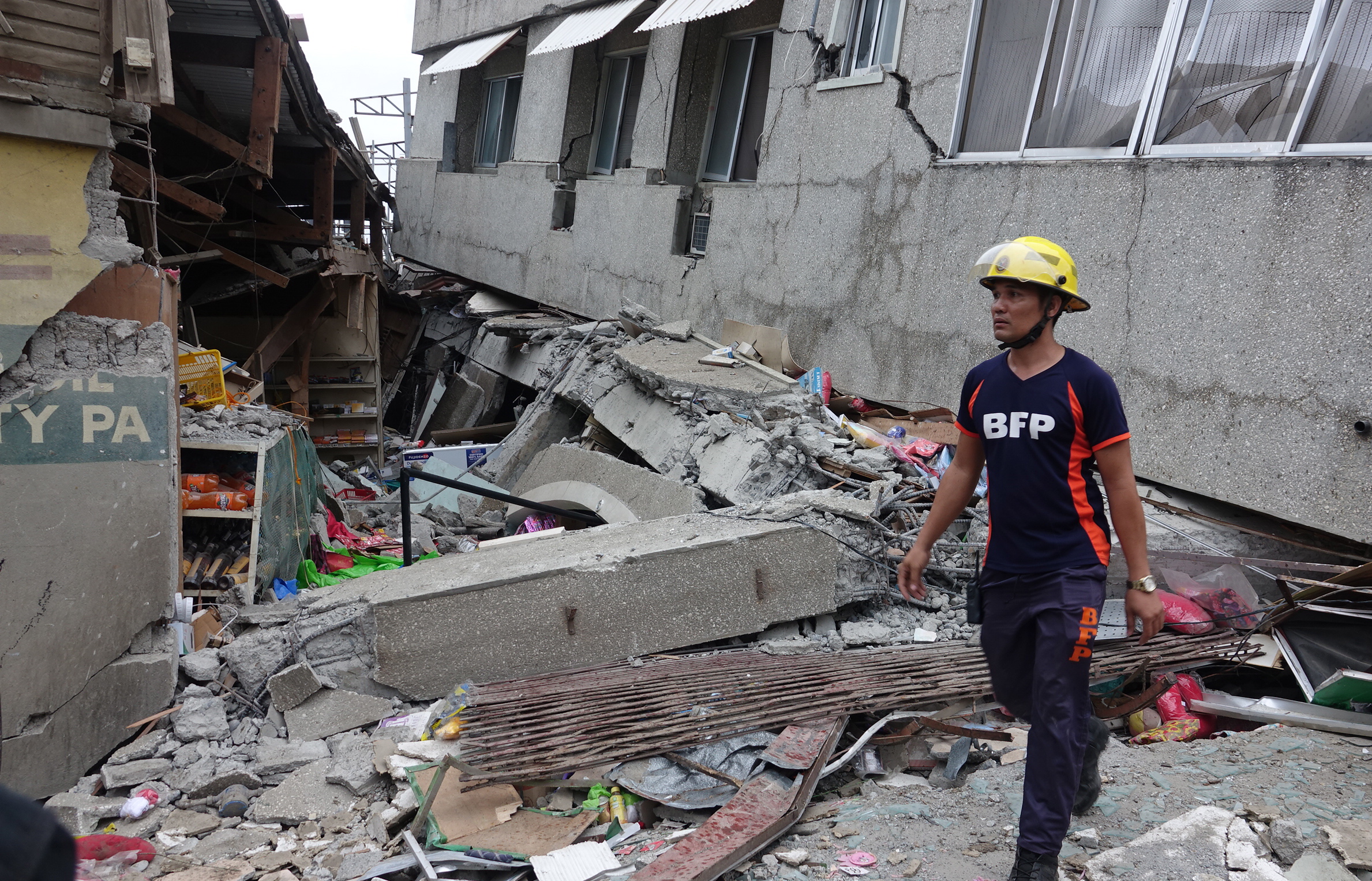 Земетресението с магнитуд 6,8 разтърси Филипините по-рано днес