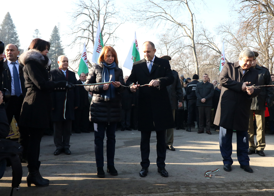 <p>Паметник на Капитан Петко войвода беше открит в Алеята на бележитите българи в Борисовата градина в София. Тази година се отбелязват 175 години от рождението на изтъкнатия революционер и защитник на тракийската кауза.</p>