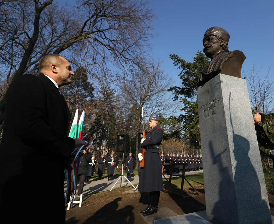 <p>Паметник на Капитан Петко войвода беше открит в Алеята на бележитите българи в Борисовата градина в София. Тази година се отбелязват 175 години от рождението на изтъкнатия революционер и защитник на тракийската кауза.</p>