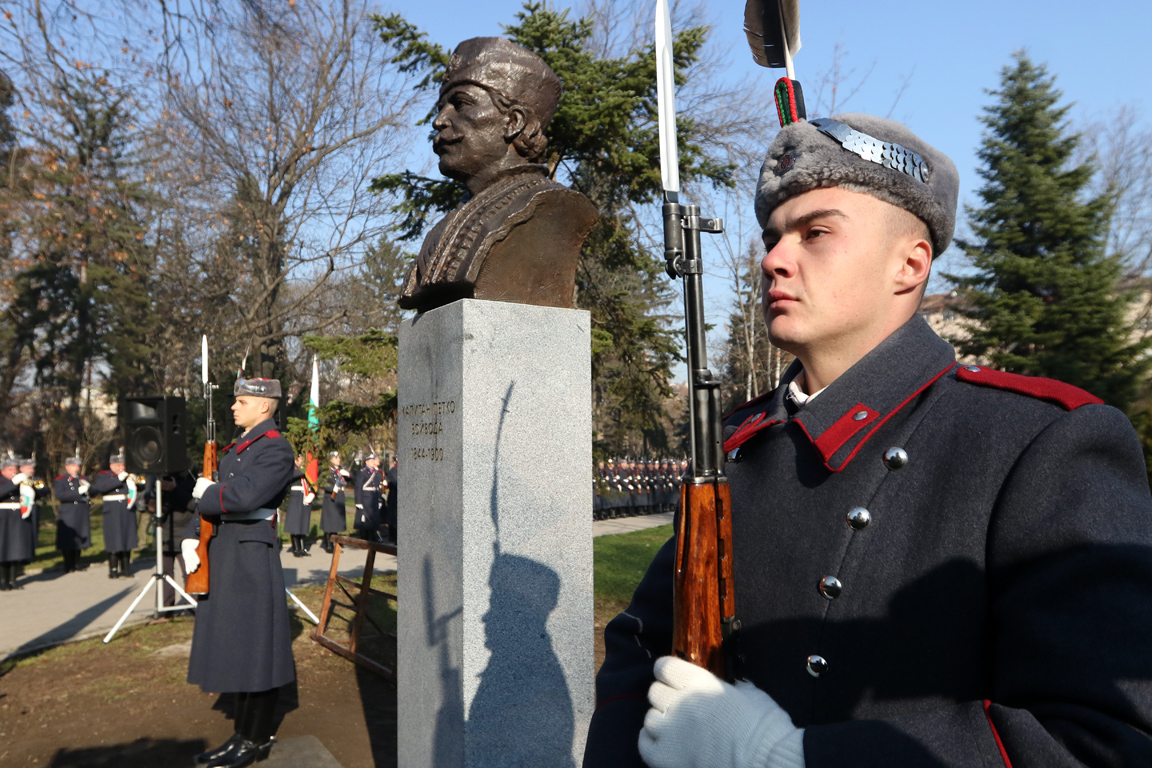 <p>Паметник на Капитан Петко войвода беше открит в Алеята на бележитите българи в Борисовата градина в София. Тази година се отбелязват 175 години от рождението на изтъкнатия революционер и защитник на тракийската кауза.</p>