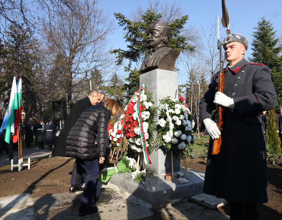 <p>Паметник на Капитан Петко войвода беше открит в Алеята на бележитите българи в Борисовата градина в София. Тази година се отбелязват 175 години от рождението на изтъкнатия революционер и защитник на тракийската кауза.</p>