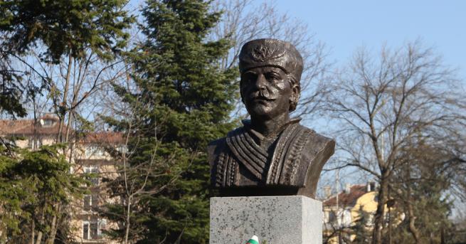 България Откриха паметник на Капитан Петко войвода в Борисовата градина