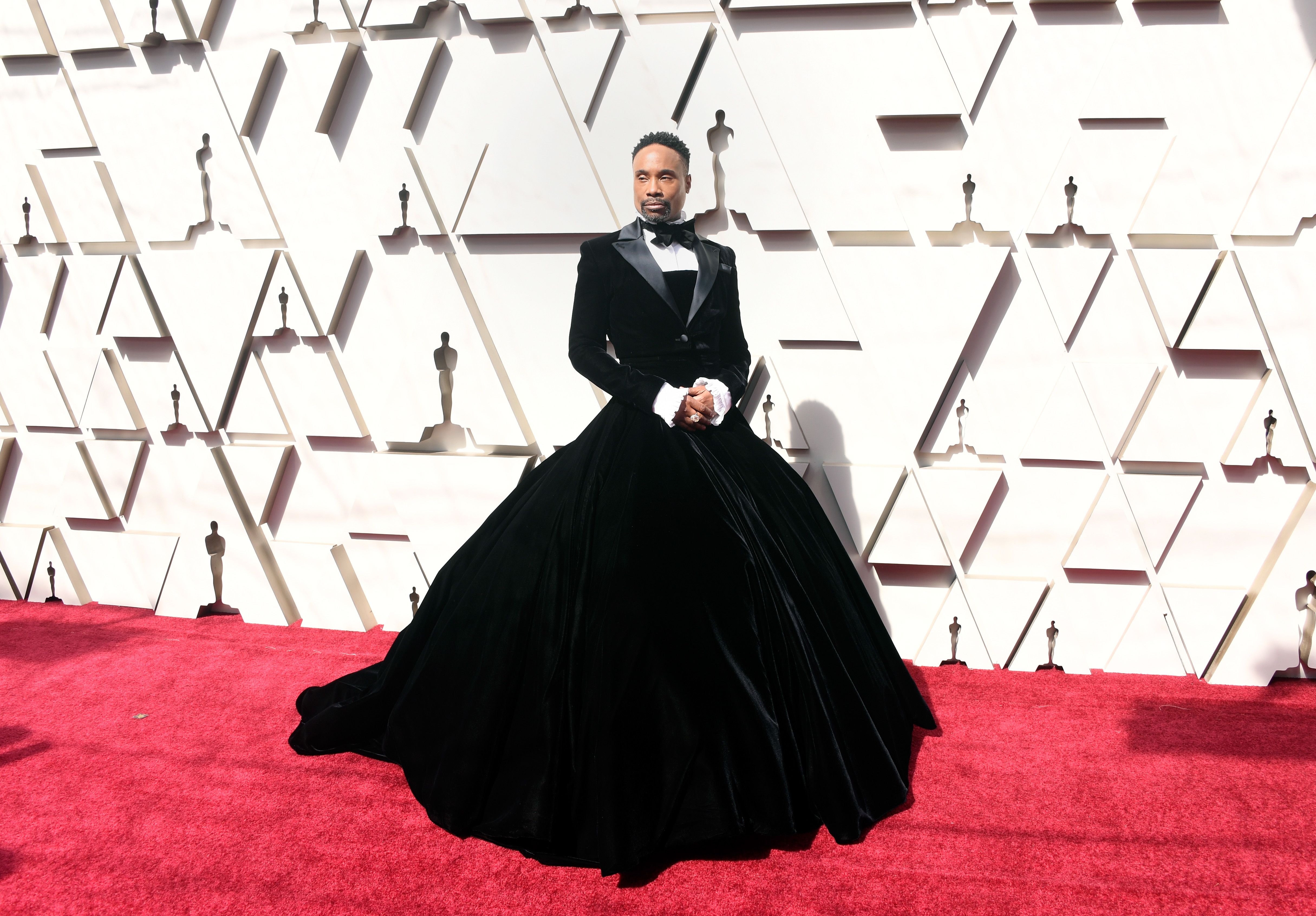 <p><strong>Били Портър на наградите Оскар през 2019 г.</strong></p>

<p>Били Портър в рокля смокинг беше интересен и запомнящ се, защото демонстрира полово неутрална мода на червения килим по един наистина експлозивен и категоричен начин. Това е изявление, което не може да бъде пренебрегнато.</p>