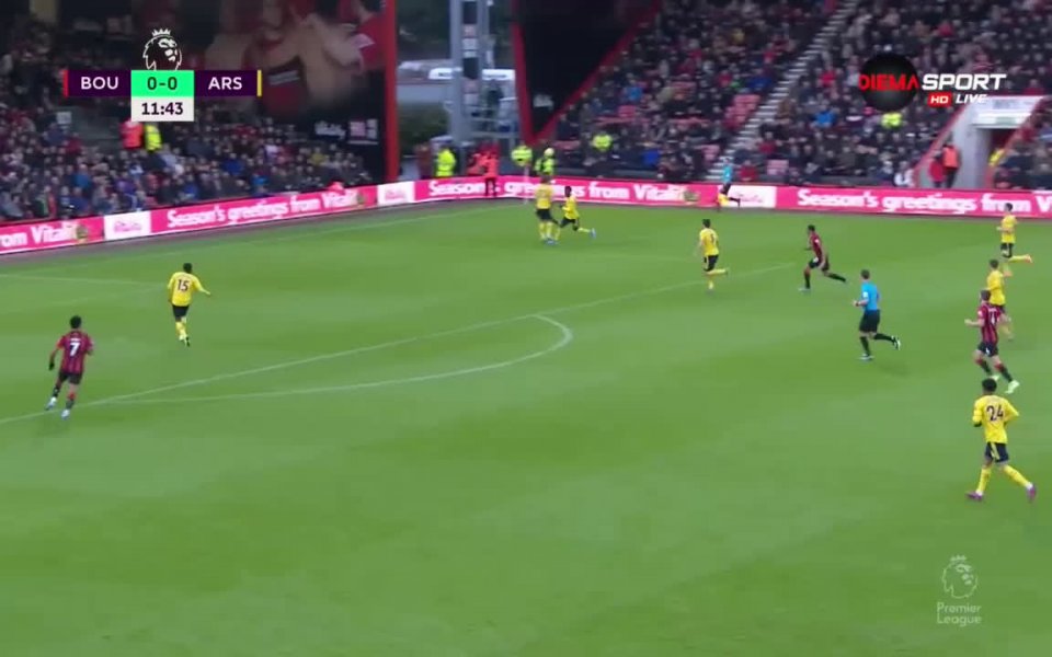 Отборът на Борнемут води с 1:0 след 45 минути игра