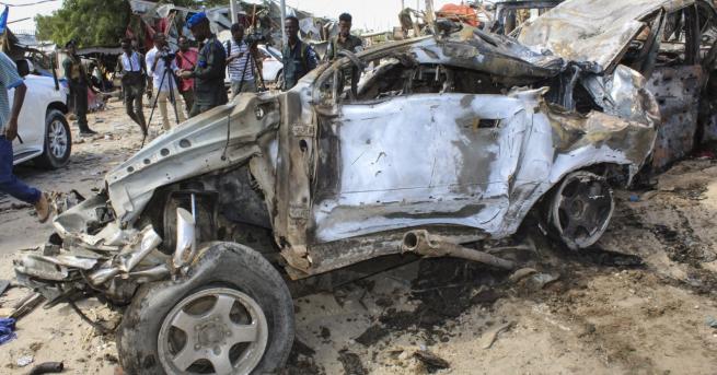 Свят Атентат с кола бомба в Могадишу, десетки убити Сомалия