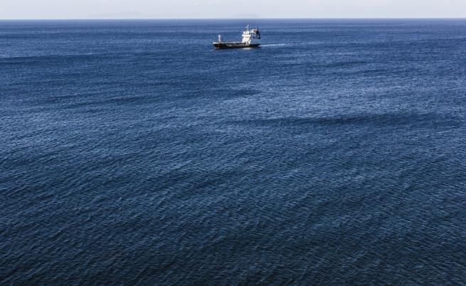 Пирати отвлякоха осем души от екипажа на гръцки танкер