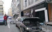  Клиент на заведение блъсна с колата си шестима души в София 